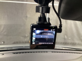 【別途SDカードの購入が必要です。また社外品は保証対象外となります。】運転中の映像・音声などを記録して、交通事故やトラブルが起きた時の正確な状況把握に役立つドライブレコーダーが装着済。