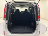 シートを倒すと広々とした荷物スペースに☆