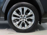 純正のアルミホイール装着車です。タイヤサイズは235/55R19です。