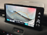 バックカメラを装備!後退時にナビ画面へ車両後方の映像を表示し、目視では確認しにくい場所の安全確認をサポート。狭い駐車場での車庫入れや縦列駐車にも役立つ、嬉しい装備です。