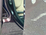 *キズ・凹み・その他情報*運転席ドアのエッジ部に複数のキズがあります。 尚、画像は一部分の画像です。その他のボディーのキズや凹みなどは実車にて車両の状態をご確認ください。