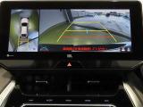 車両を上から見たような映像を映し出すパノラミックビューモニター付きです。