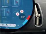 円形有機ELセンターディスプレイ、ミュージックサーバー、Bluetooth、ハンズフリーフォン付。