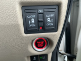 運転席からもスライドドアの操作が可能です!!