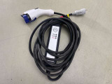 充電ケーブル付きです。