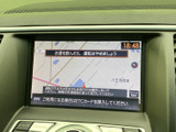 地図上に道路や周辺情報が表示され、目的地までのルート確認に役立ちます。画面内には縮尺も表示されており、移動中の道順確認をサポートします。