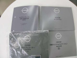 「取扱説明書」「保証書」揃ってます^^お車の操作方法や、トラブル回避方法が記載されているため、意外と役に立ちます。