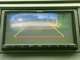 バックカメラ連動のモニター画面は、安全運転をサポート。駐車時や後退時の視界を広げ、よりスムーズな運転を可能にします。