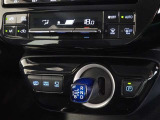 電気式スイッチ採用のエレクトロシフトマチックのシフトレバーです、軽い操作でシフトチェンジができます。