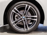 BMW純正アルミホイールです。納車時にはアルミホイールコーティングも承っております!是非ご検討下さいませ。