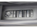 スイッチ一つで窓を開け閉めできるパワーウィンドウスイッチです。