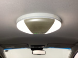 「据置クレジットは最終回の支払いに一定額(据置額)を設定し、残りの金額を分割で支払うプランです。月々の負担を抑えられるため、ワンランク上の車に乗りたい方や現金を手元に残しておきたい方に適しています。