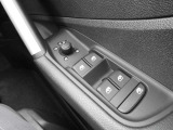 シンプルさと機能性が両立しており、ドイツ車らしい良いインテリアになっています。手の込んだ手法で静かで快適な室内を実現させています。