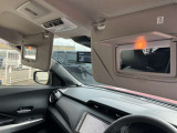 照明付バニティーミラー★運転席、助手席に装備しています。