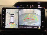 パノラミックビューモニターシステムが付いているので車の上から見た映像が確認できますよ。 一目で車両周辺の情報を確認できますが、直接安全をご確認下さい。