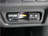 ◆ETC2.0装着◆進化したドライブ体験。料金収受システムだけだったETCが生まれ変わって、高速道路を賢く使うETC2.0に進化しました。多彩な情報サービスが便利で快適なドライブ体験を提供します。