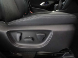 パワーシート搭載。微妙な調整が手軽にでき、ピッタリのポジションで運転することが可能です。