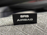 車両側方からの衝撃を緩和するSRSサイドエアバッグ(運転席/助手席)が付いてます