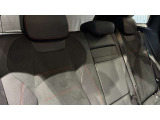 ドアハンドルには握りやすいグリップ形状が採用されています。万一の事故の際など、車内に残された乗員を救出する為、外部からドアを開けやすいようになっています。