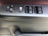 パワーウインド・電動格納付きドアミラースイッチは、ドアに集中☆