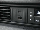 ◆USBチャージャー◆使いやすい場所に装備されています。