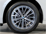 【BMWアロイホイル】軽量かつ強度に拘ったアロイホイル。走行性能ポテンシャルを引き出す設計。車の足元を引き締めてくれる大きなポイントはアロイホイルです。