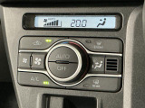 【オートエアコン】AUTOボタンを押してお好みの温度を設定!快適な室温でドライブをお楽しみいただけます♪
