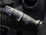 【バリアブル間欠ワイパースイッチ】車速に応じてワイパーの間隔を自動的に調整する機能。雨の量や車速に応じてワイパーの間隔を最適化し、視界を確保することができます。