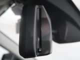 【ルームミラー一体型ETC】BMWといえばルームミラー一体型のETC。ドライバーから差し込めるかたちになっておりますので、差し忘れの際も慌てずにご利用いただけます。