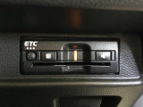 ETCが装着されています。再セットアップ後高速道路の料金所をノンストップで通過できて大変便利です。