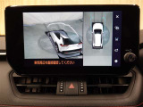 パノラミックビューモニター付きです。車両を上から見たような映像をディスプレイオーディオ画面に表示。運転席からの目視だけでは見にくい、車両周辺の状況をリアルタイムでしっかり確認できます。