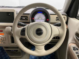 【ハンドル回り】インテリアに合わせたデザインのステアリングは、運転される方のことも考え、運転しやすい形状、大きさです。ぜひ一度、実際に触ってお確かめください。