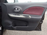 ◇運転席扉 内側部分になります◇【パワーウィンドウ】窓の開け閉め楽々!少し換気したいな〜なんて時にササッと操作できますね♪