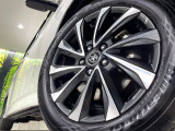 【純正17インチアルミホイール】外観にマッチした純正アルミホイールを装着しております。各種社外アルミホイールや、スタッドレスタイヤも取扱いしております。是非ご相談ください♪