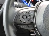 左側ステアリングスイッチ。ステアリングから手を離さずに操作できるので、運転に集中できます。