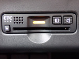 ■【ETC車載器】が装備されています。セットアップをしてお渡しとなり、ETCカードを差し込むだけで高速道路の利用が可能です。