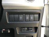 両側電動スライドドアだから運転席からワンタッチで後席のドアの開閉が出来ます。