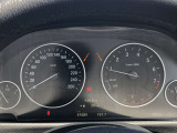 『運転』に対するBMWのこだわりはメーターパネルにも表れております。視野性の良いメーターパネルは疲労感の軽減と、運転の楽しさをもたらしてくれます。
