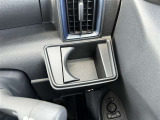 運転席側のドリンクホルダーです!