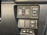 ヘッドライトレベリング機能で、重い荷物を積んだ時の光軸調整ができます。また両側パワースライドドアです
