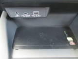 TYPE-C、USB充電が可能です。