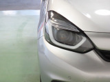 LEDヘッドライトは、点灯の瞬間から光量を発揮し、突然暗くなるトンネルなどでの安定感を高めます。