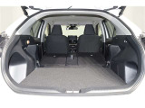 2列目シートは折りたたみ可能です。キャンプ用品など大きな荷物もばっちり収納可能です!
