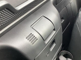 座席後方にレバーがあって、幌の収納が出来ます。