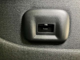 (快適パックに含まれる装備)後席USBポートタイプC・車内で携帯電話などの充電が可能です