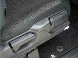 ◆シートハイトアジャスター◆運転席を上下に高さ調節ができます!運転ポジションを体格に合わせてシート調整できます。