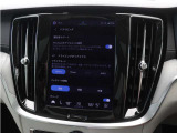 プラグインハイブリッドシステムは、各ドライブモードに応じて電気モーターとガソリンエンジンを協調制御します。