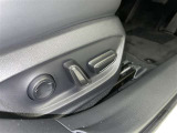 パワーシート搭載。微妙な調整が手軽にでき、ピッタリのポジションで運転することが可能です。