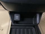 車内で便利な電源供給。【アクセサリーソケット】で、スマートに充電!