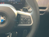 ハンドル右側はオーディオ類やハンズフリー関係のスイッチが集約。